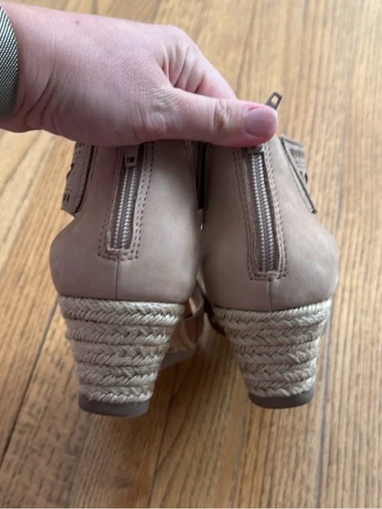 Earth Attalea Barbuda Leather Wedge Sandals Tan Biscuit Cutout Comfort Shoes 7.5 - Picture 4 of 7